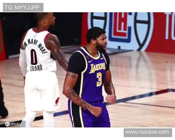 浓眉本赛季表现波动较大 多次高光与低迷交替令球迷忧心 浓眉本赛季表现波动较大 多次高光与低迷交替令球迷忧心