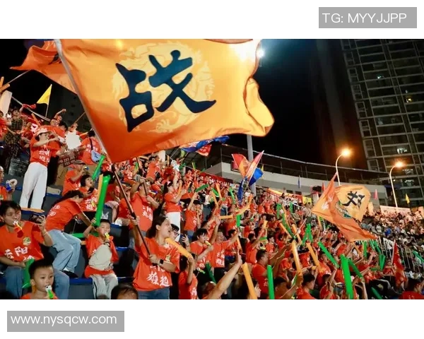 球迷在看台上表白成功,现场掌声雷动 球迷在看台上表白成功,现场掌声雷动